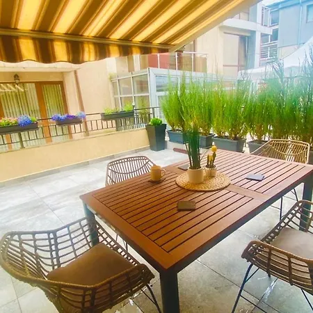 Апартамент Burgas Apartment Бургас